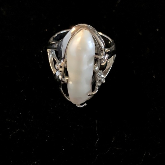 Jewelry - Mother of Pearl and Swirly Silver Ring Sz 9